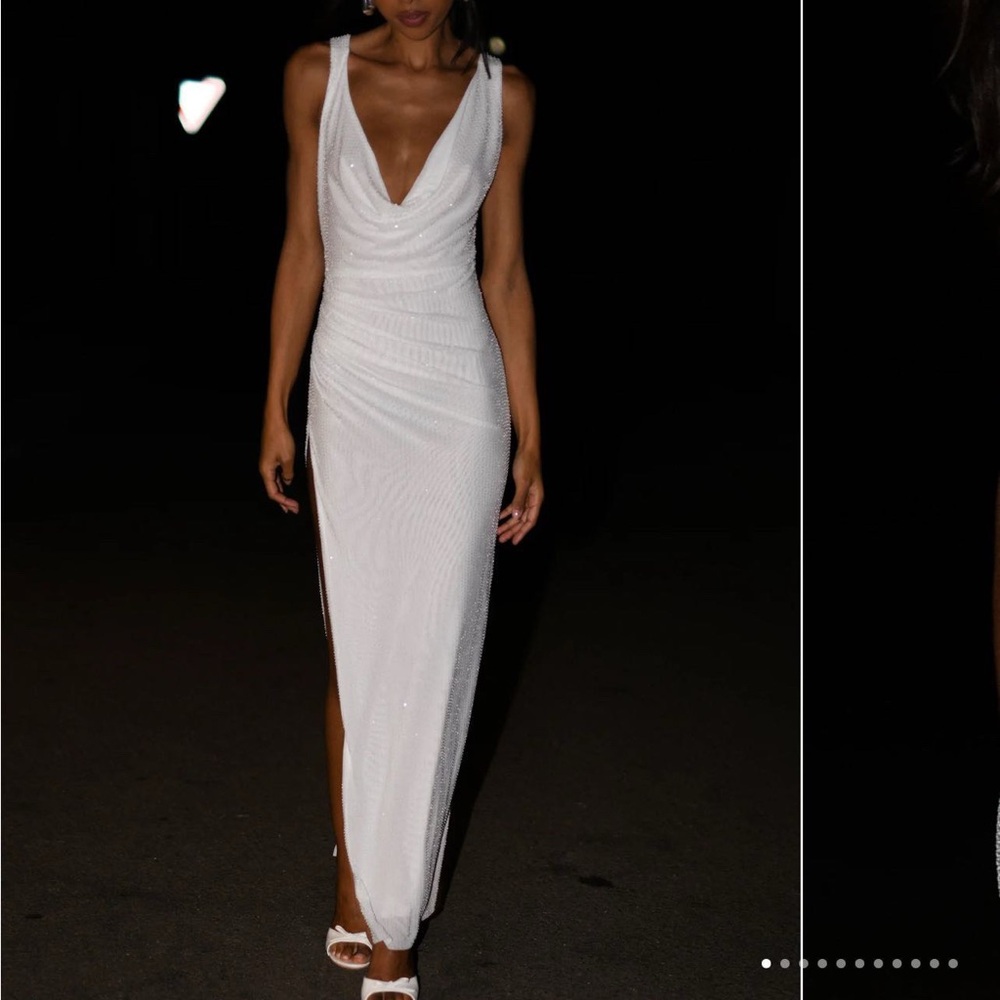 Elegant White Sleeveless Gown